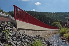 Stützmauer an der Steinach in Georgshütte