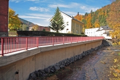 Stützwand an der Steinach in Steinach